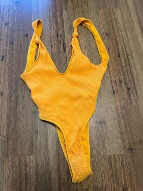 Minimale Animale
Minimal Animale Nolita ribbed one piece Mustard Ribbed Swimsuit
